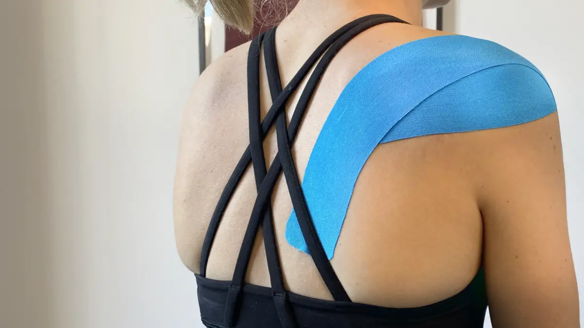chiro-kt-tape-shoulder chiropractor taping shoulder for shoulder pain